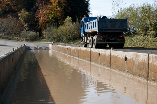 Die Erschliessung von Abbau- und Deponiestandorten sind mit Lasten für die lokale Bevölkerung verbunden.